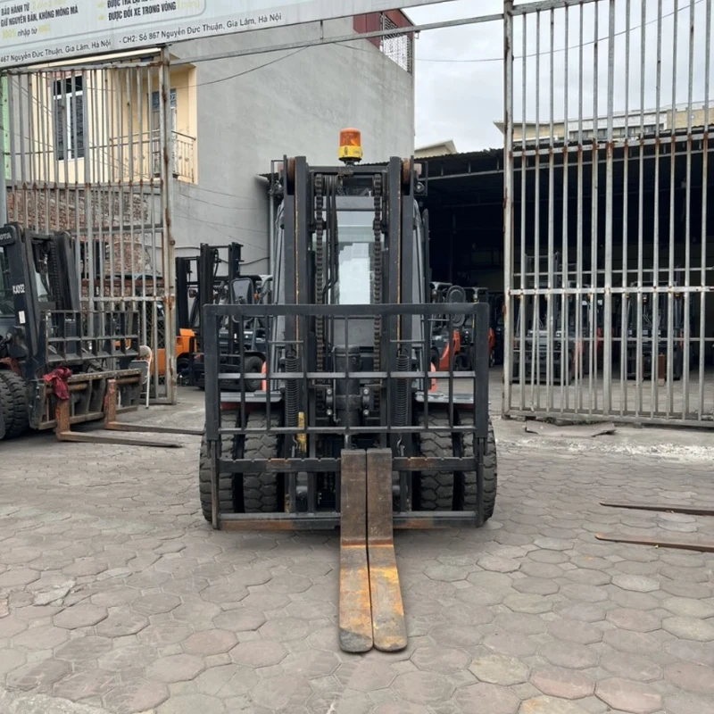 Xưởng dịch vụ sửa chữa và cứu hộ xe nâng VILEGE 24/7