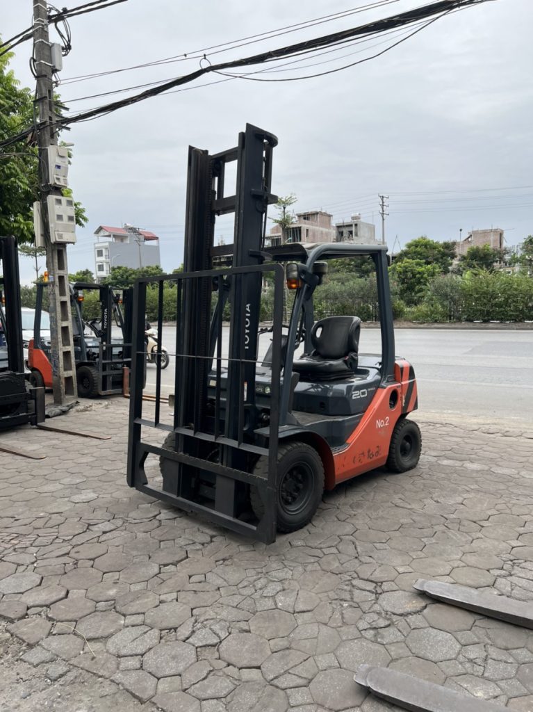 Xe nâng 2 tấn 8FD20 – số tự động